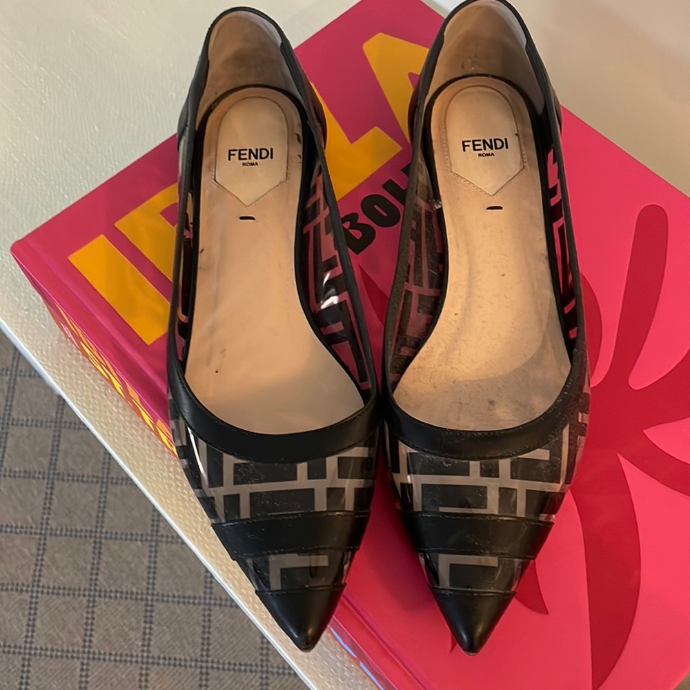 Fendi shoes flats black